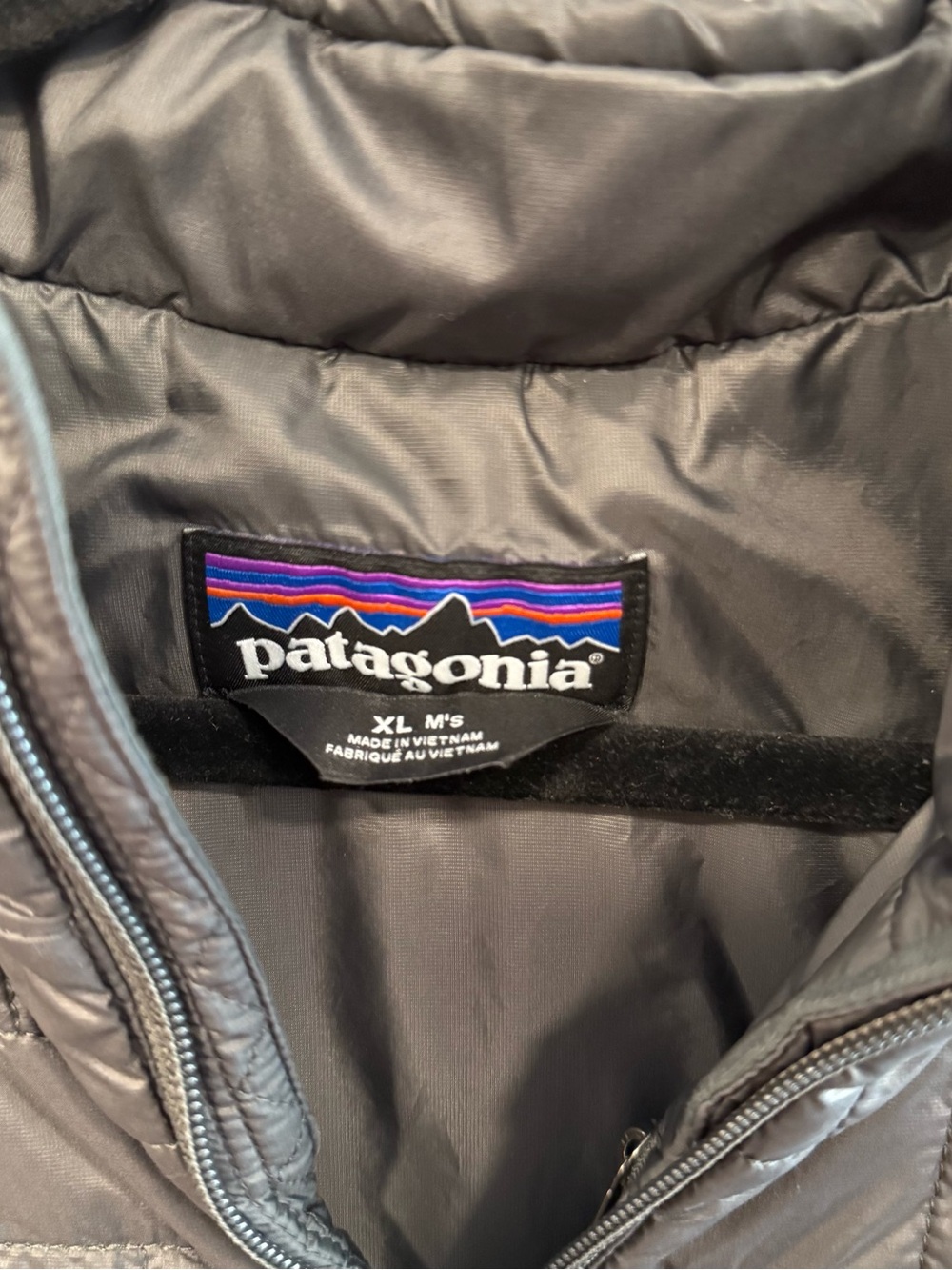 Patagonia Men’s Black Puffer Jacket - Picture 3 of 3